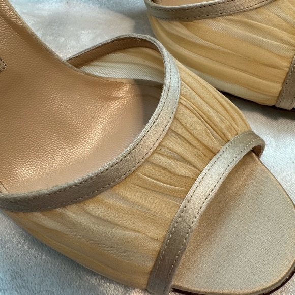 Manolo Blahnik Satin/Silk/Velvet Champagne Open Toe Pumps. Size 36 1/2. - Picture 4 of 7